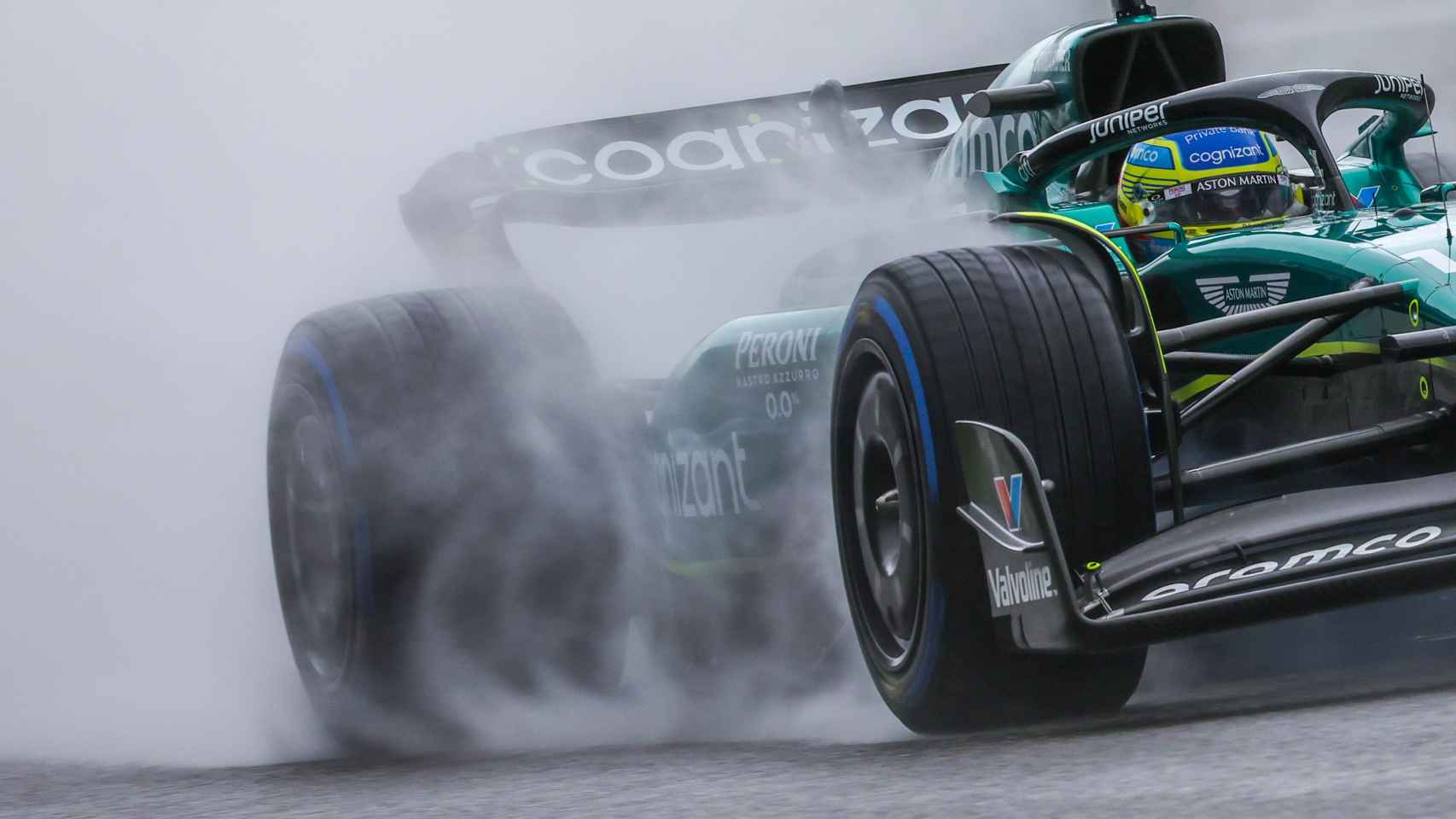 Alonso saca la clase en la pista más difícil; ojito si siguiera lloviendo…