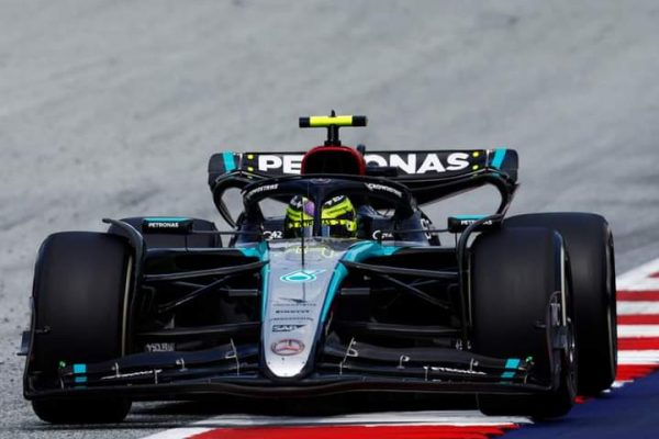 Verstappen muerde el polvo, Norris en la calle, Russell ganador y Sainz en el podio Verstappen muerde el polvo, Norris en la calle, Russell ganador y Sainz en el podio