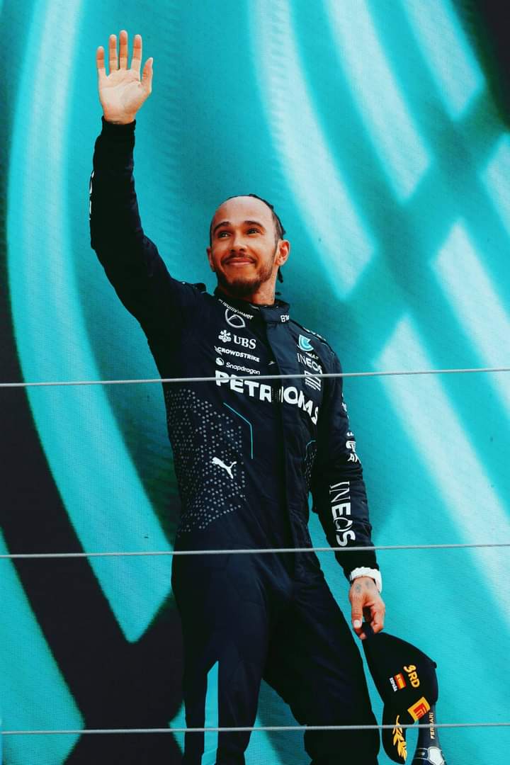 Hamilton provoca el delirio en Silverstone con su victoria 104 en F1