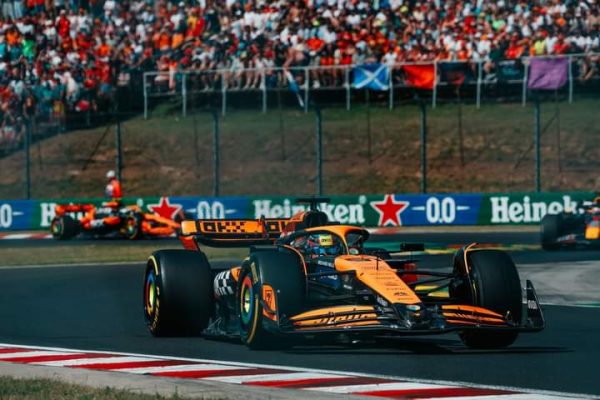 Norris le cede el primero a Piastri en un lío papaya; Max quinto tras un choque espeluznante con Hamilton Norris le cede el primero a Piastri en un lío papaya; Max quinto tras un choque espeluznante con Hamilton
