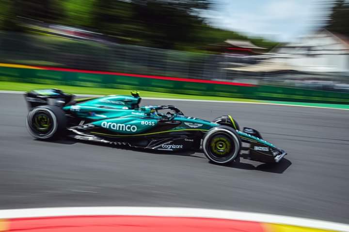 El doble palo de Norris a Verstappen y remontada premium de Carlos Sainz