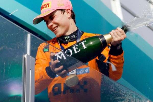 Piastri sigue imparable y Verstappen sufre pero se sostiene cuarto Piastri sigue imparable y Verstappen sufre pero se sostiene cuarto