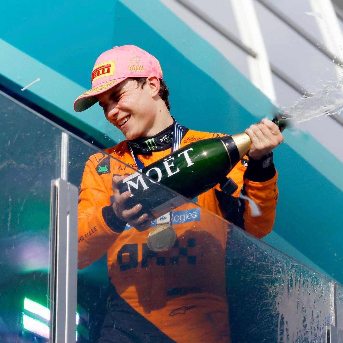 Piastri sigue imparable y Verstappen sufre pero se sostiene cuarto