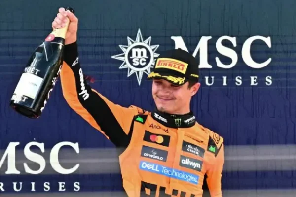Norris doma a Piastri, Verstappen dice adiós y Alonso acaba de pie Norris doma a Piastri, Verstappen dice adiós y Alonso acaba de pie