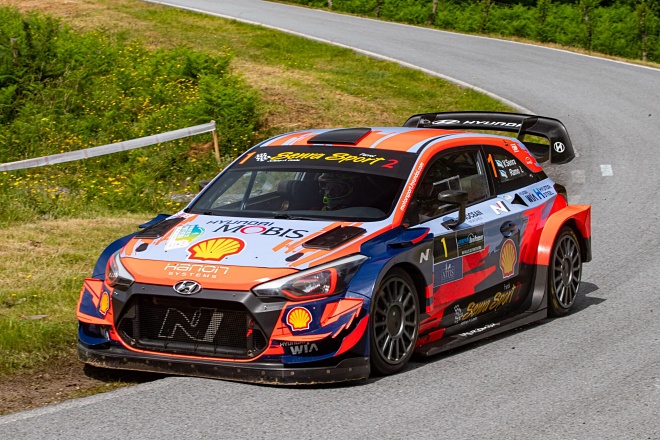Víctor Senra y Moncho López dominan el Rallye de Pontevedra 2025