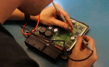 Averías electrónicas en automóviles actuales: causas y soluciones.
